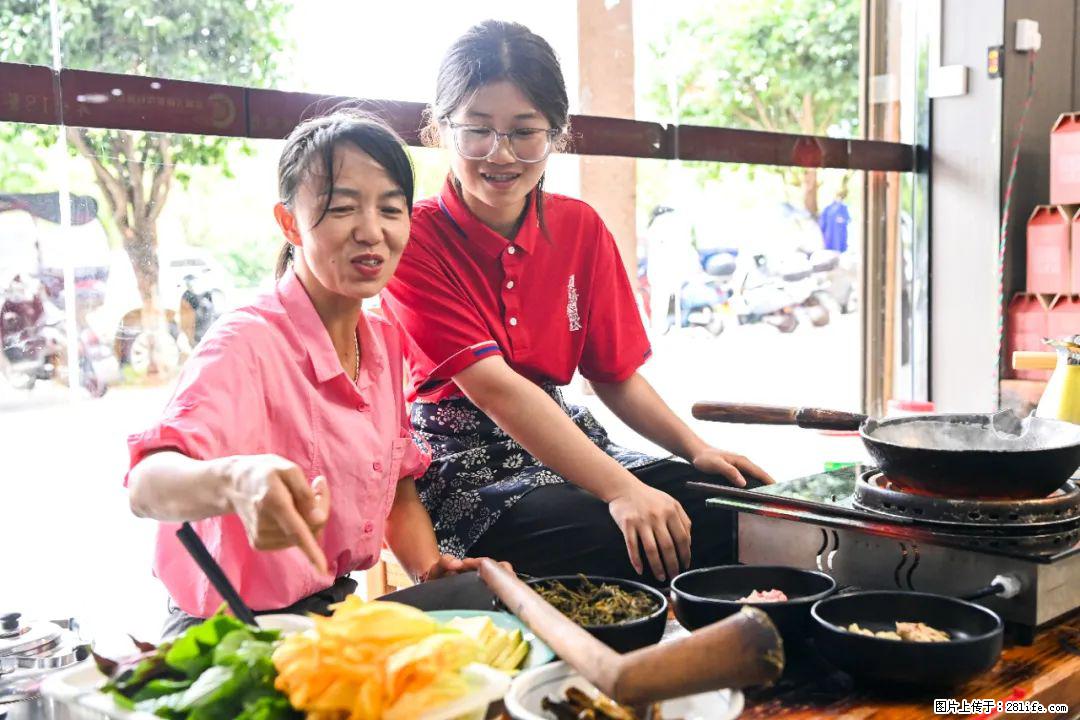 全网追的“扁担女孩”，找了一份暑假工，时薪12元 - 正定生活资讯 - 正定28生活网 zd.28life.net