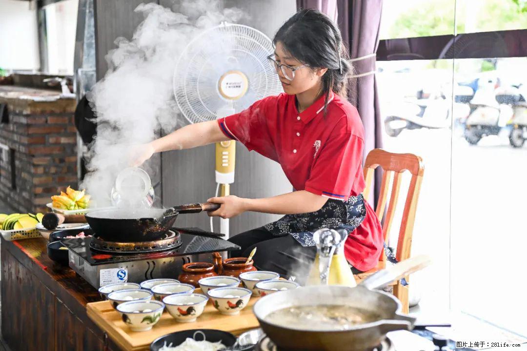 全网追的“扁担女孩”，找了一份暑假工，时薪12元 - 正定生活资讯 - 正定28生活网 zd.28life.net